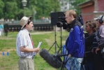 Режиссер праздника Дмитрий Тейбер-Лебедев дает интервью для ТВ