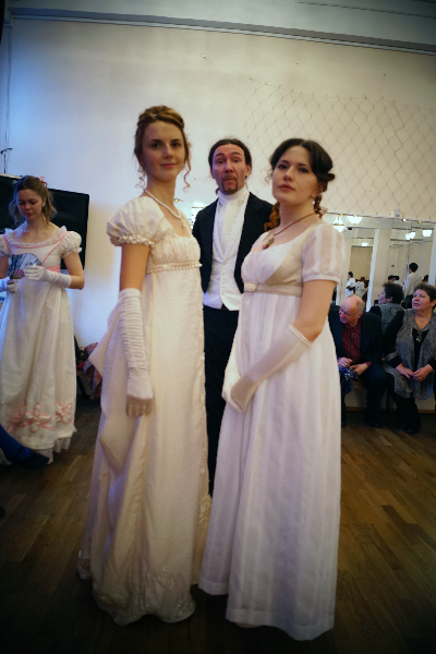 Варвара Лачек, Ирина Мышланова и Алексей Веретенников, на заднем - Аника Мазурина