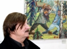 Художник, режиссер, журналист Виктор Тихомиров возле своей картины