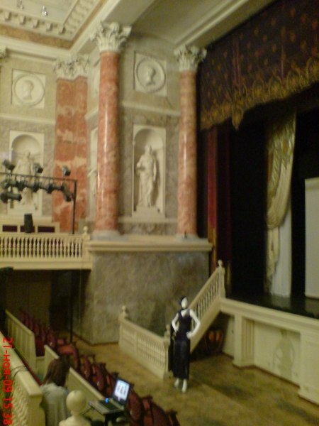 Интерьер Эрмитажного театра также сделан по проекту Кваренги.